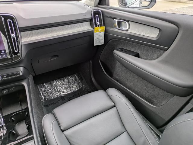 2026 Volvo XC40 Plus, B5 AWD Gas mild hybrid, Dark