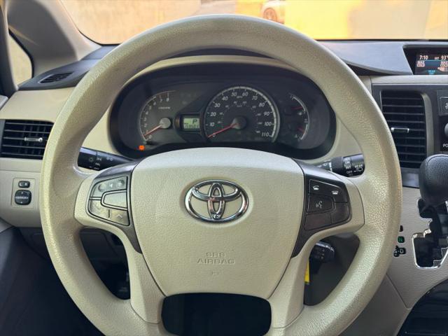 2014 Toyota Sienna LE 7 Passenger