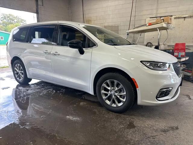 2026 Chrysler Pacifica Select AWD