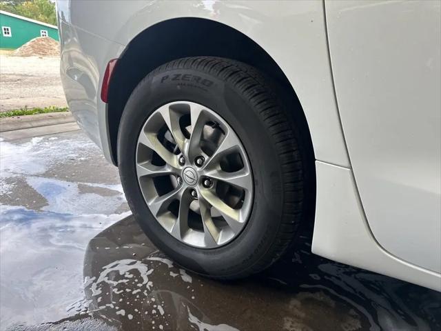 2026 Chrysler Pacifica Select AWD