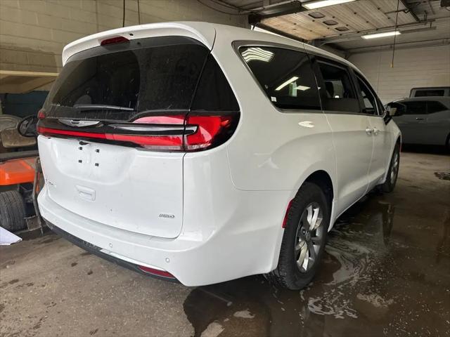 2026 Chrysler Pacifica Select AWD