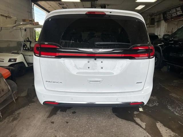 2026 Chrysler Pacifica Select AWD