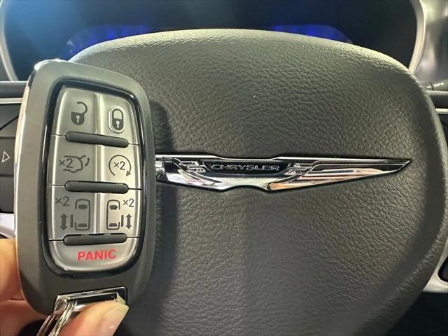 2026 Chrysler Pacifica Select AWD