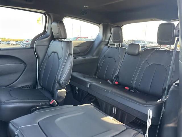 2026 Chrysler Pacifica Select AWD