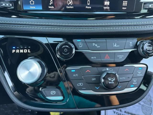 2026 Chrysler Pacifica Select AWD