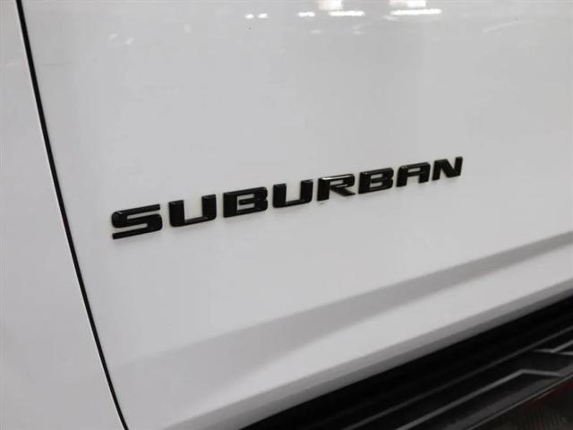 2022 Chevrolet Suburban 4WD RST