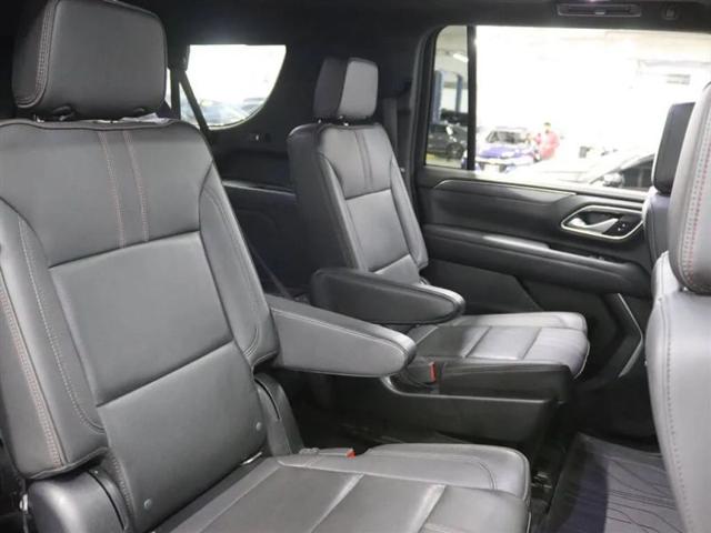 2022 Chevrolet Suburban 4WD RST