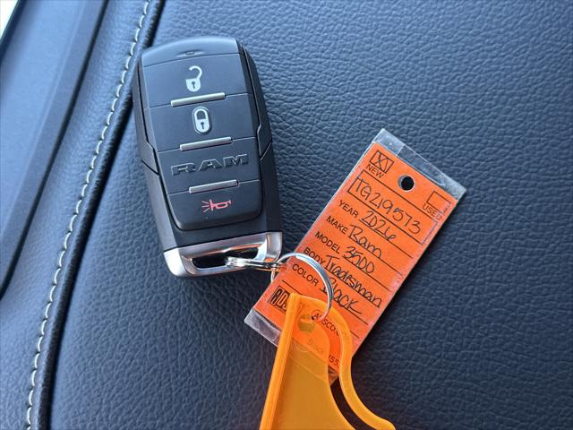 2026 RAM Ram 3500 RAM 3500 TRADESMAN CREW CAB 4X4 8 BOX