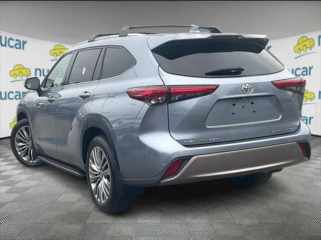 2022 Toyota Highlander Platinum