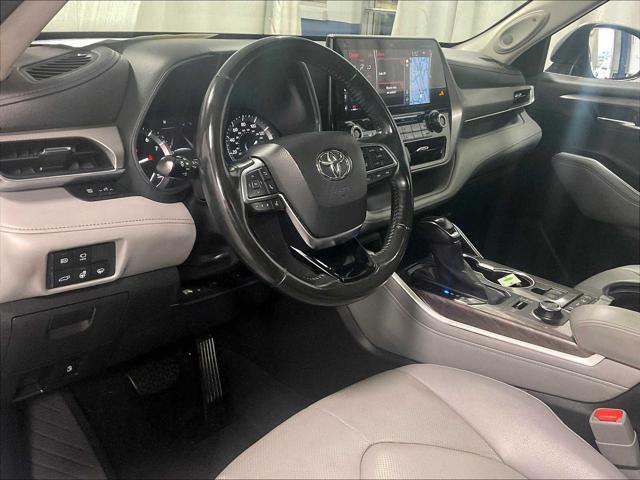 2022 Toyota Highlander Platinum