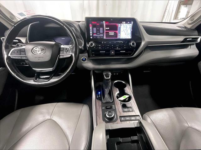 2022 Toyota Highlander Platinum