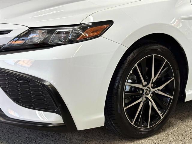 2023 Toyota Camry SE [7]