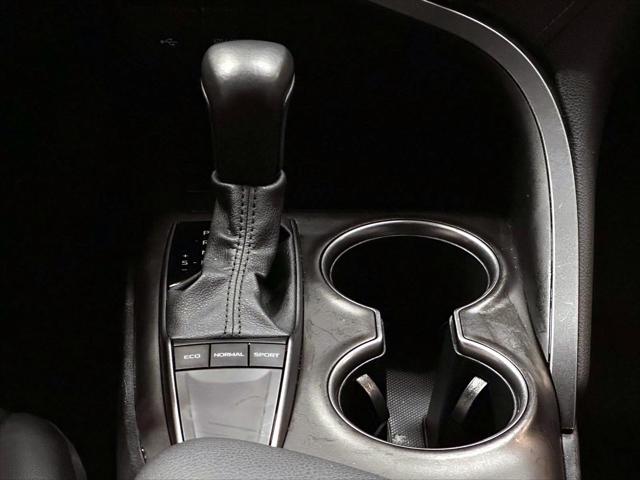 2023 Toyota Camry SE [17]