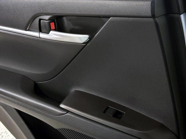 2023 Toyota Camry SE [18]