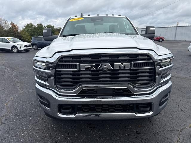 2026 RAM Ram 3500 Chassis Cab RAM 3500 TRADESMAN CHASSIS REGULAR CAB 4X4 60 CA