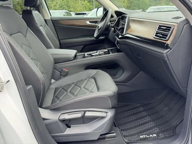 2026 Volkswagen Atlas SE with Technology