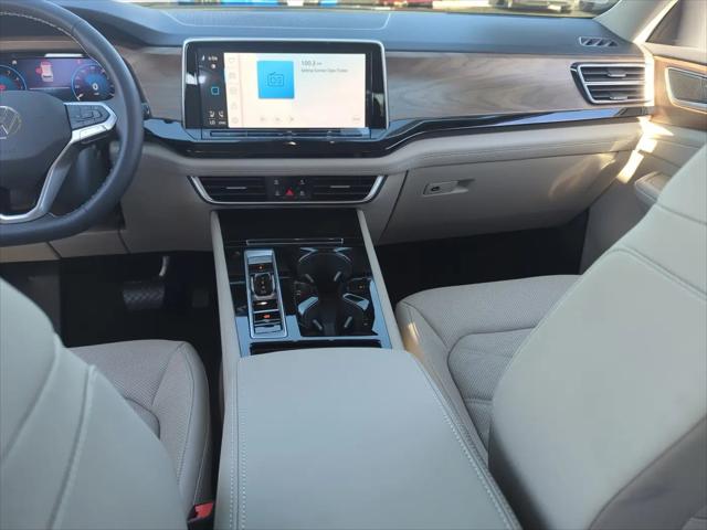 2026 Volkswagen Atlas SE with Technology