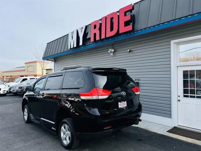 2014 Toyota Sienna LE V6 7 Passenger Mobility
