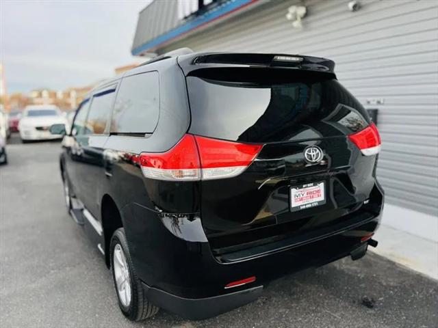 2014 Toyota Sienna LE V6 7 Passenger Mobility