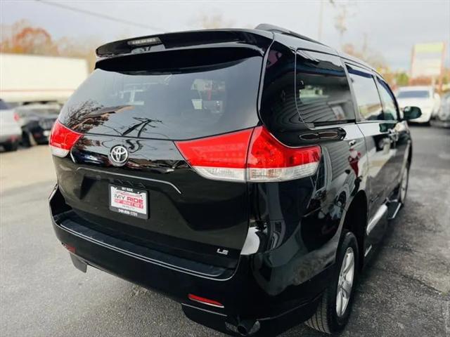 2014 Toyota Sienna LE V6 7 Passenger Mobility
