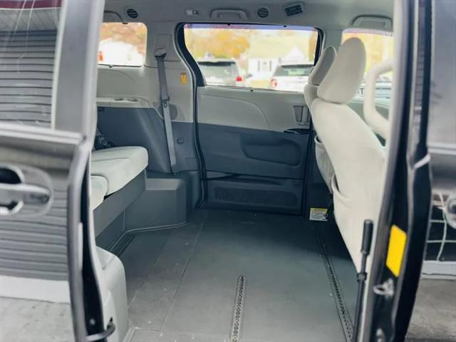 2014 Toyota Sienna LE V6 7 Passenger Mobility