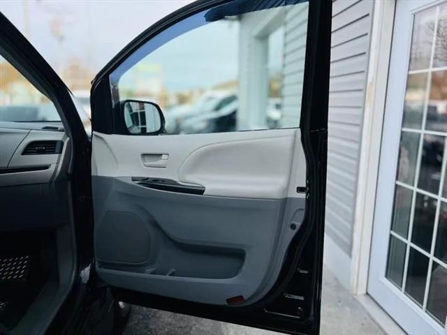 2014 Toyota Sienna LE V6 7 Passenger Mobility