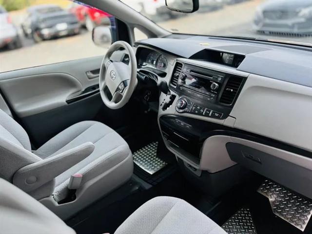 2014 Toyota Sienna LE V6 7 Passenger Mobility