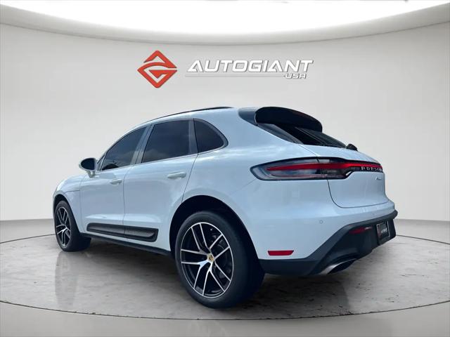 2022 Porsche Macan Standard