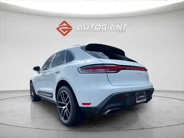2022 Porsche Macan Standard