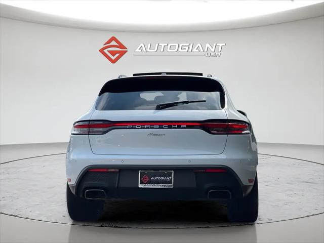 2022 Porsche Macan Standard