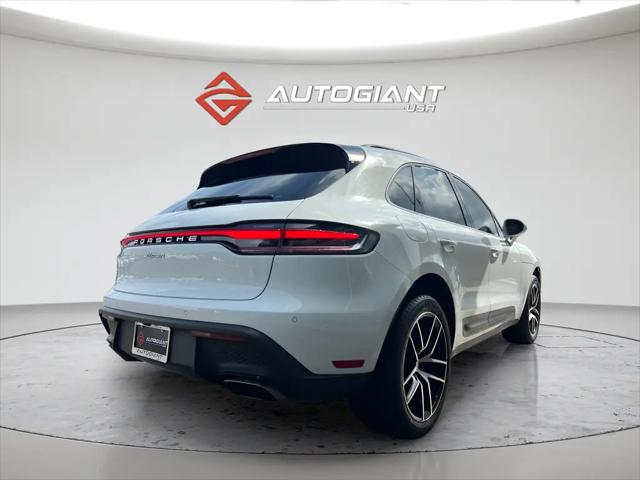 2022 Porsche Macan Standard