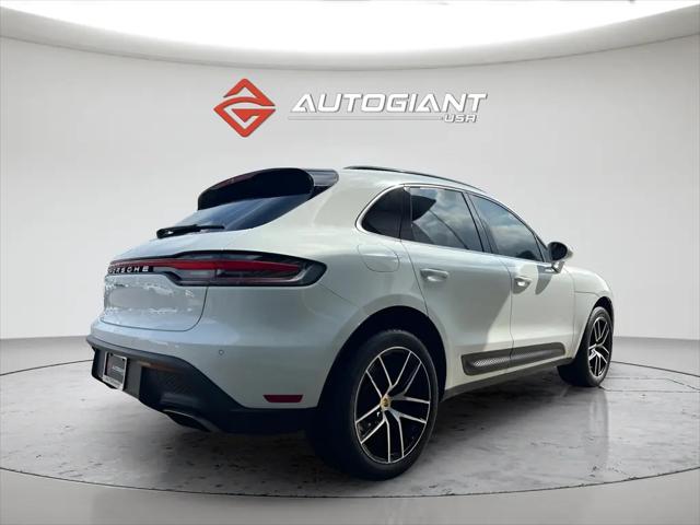 2022 Porsche Macan Standard