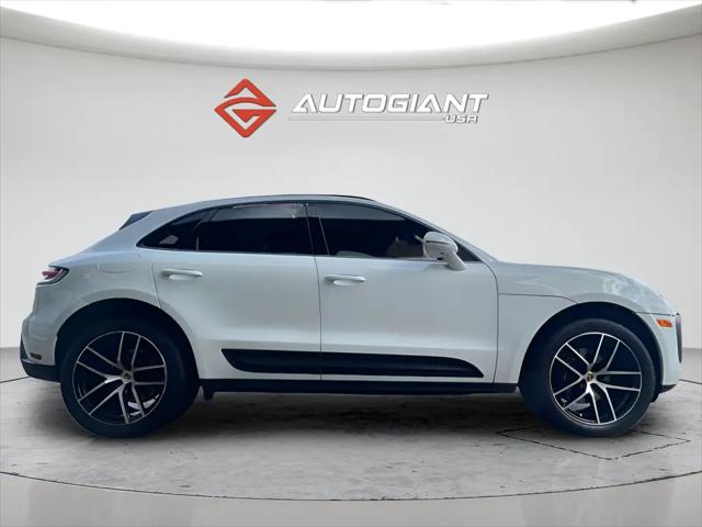 2022 Porsche Macan Standard