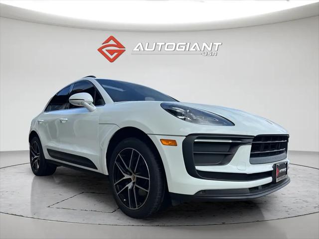 2022 Porsche Macan Standard