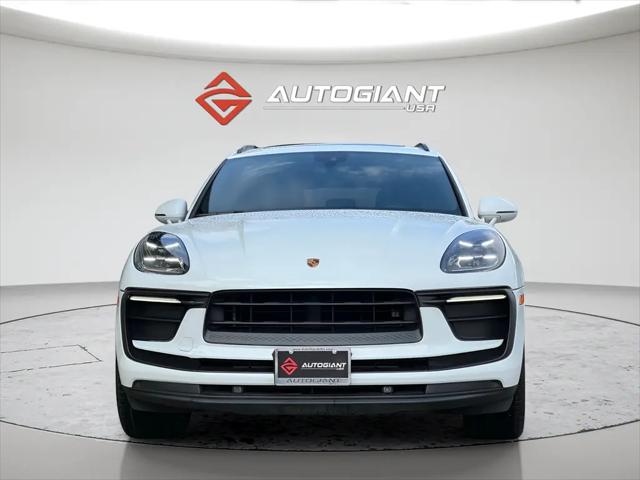 2022 Porsche Macan Standard