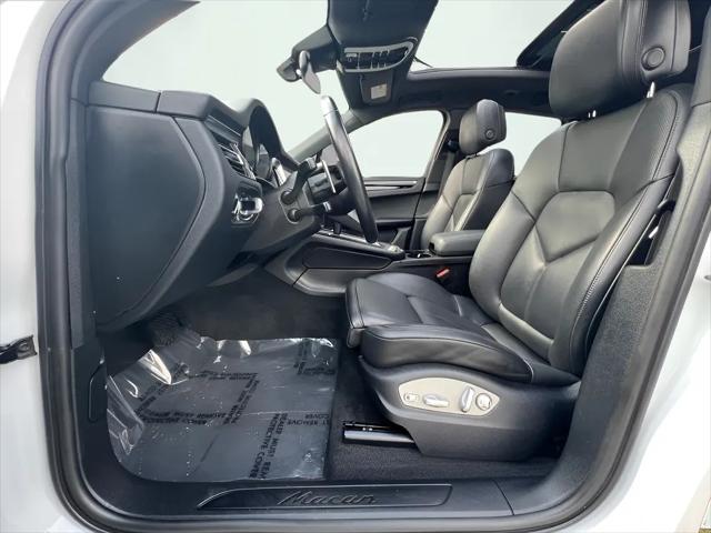 2022 Porsche Macan Standard