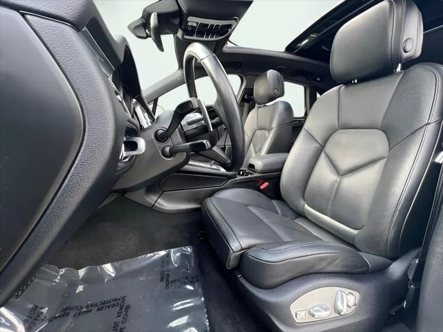 2022 Porsche Macan Standard