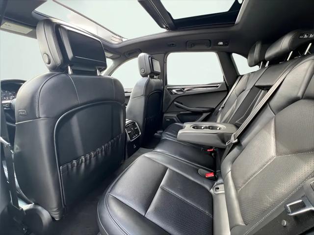 2022 Porsche Macan Standard