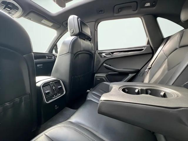 2022 Porsche Macan Standard