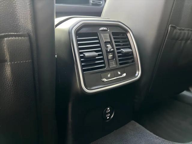 2022 Porsche Macan Standard