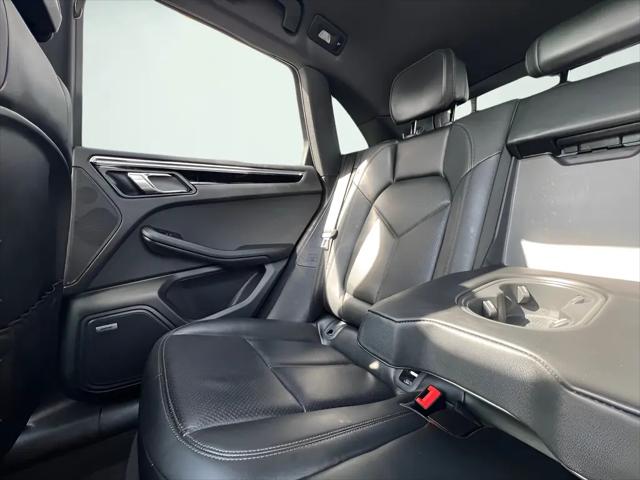 2022 Porsche Macan Standard