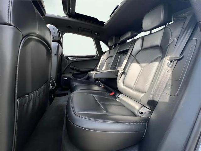 2022 Porsche Macan Standard
