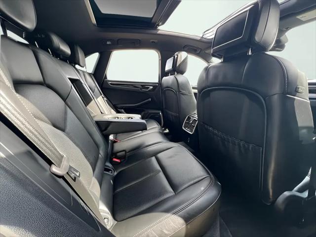 2022 Porsche Macan Standard
