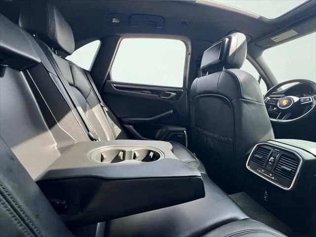2022 Porsche Macan Standard