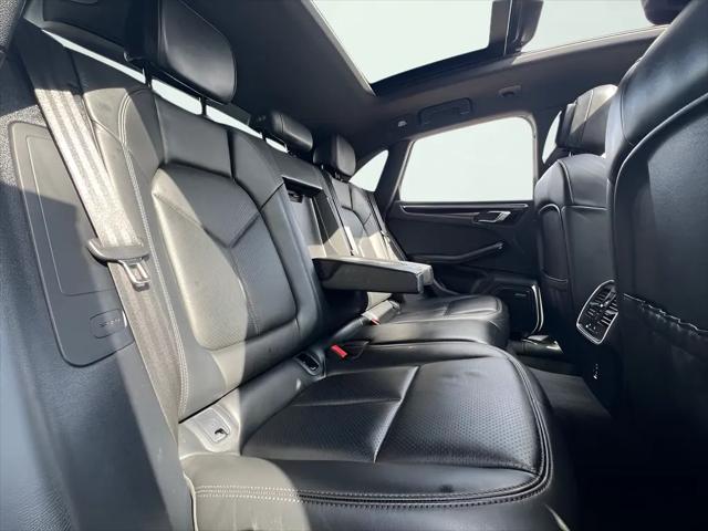 2022 Porsche Macan Standard