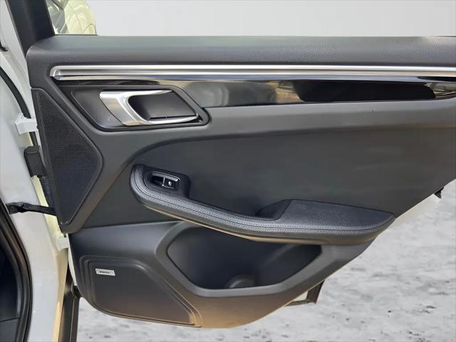2022 Porsche Macan Standard