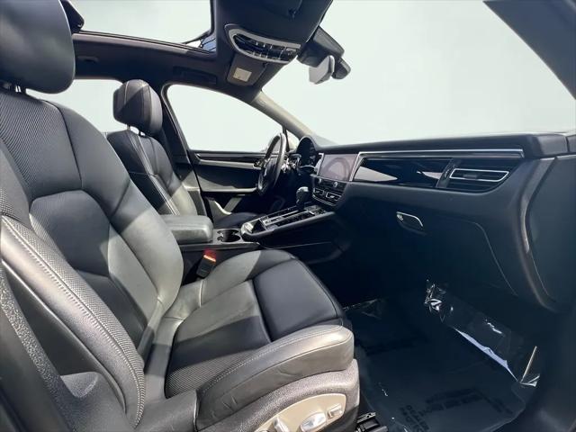 2022 Porsche Macan Standard