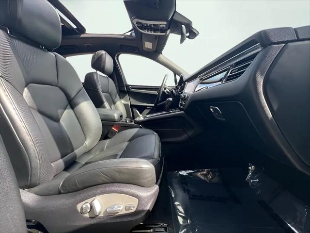 2022 Porsche Macan Standard