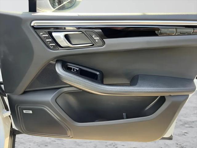 2022 Porsche Macan Standard