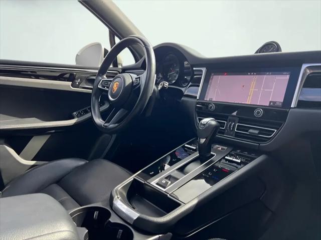 2022 Porsche Macan Standard